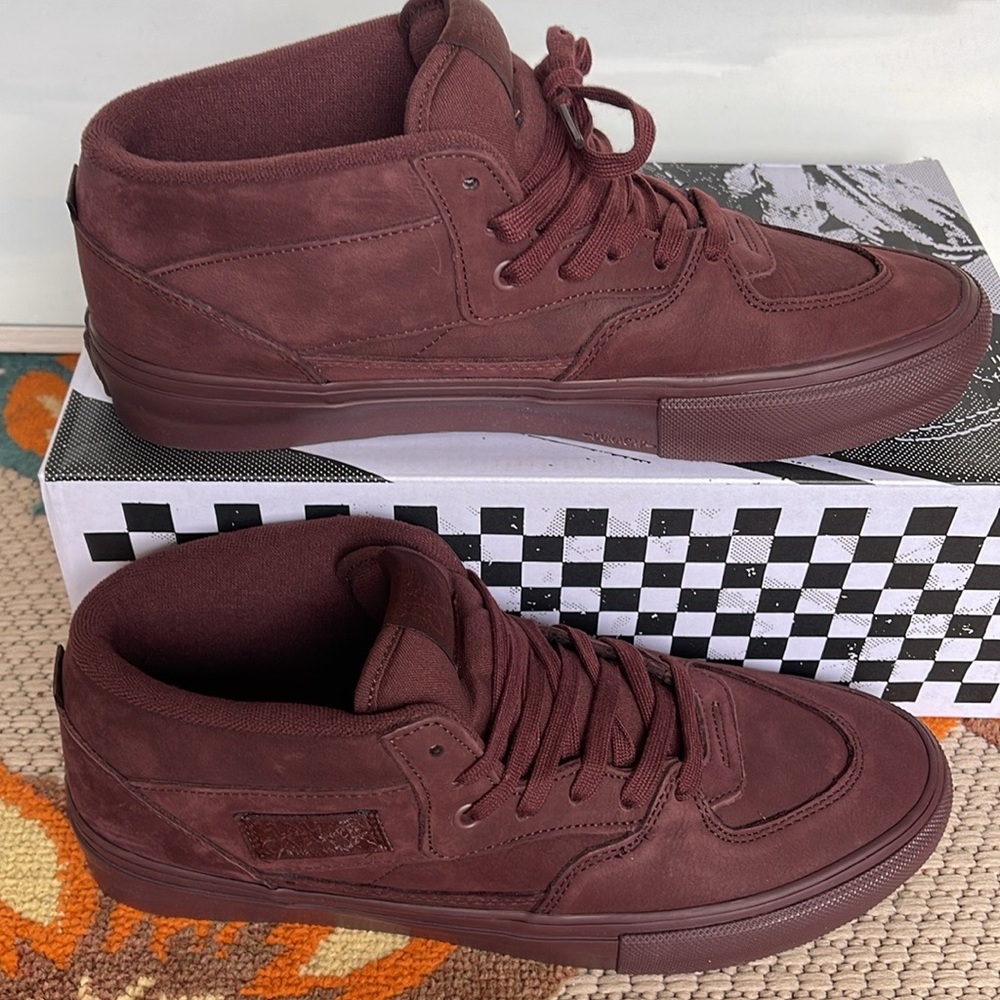 Vans WMNS Skate Half Cab Mono Chocolate
VN0ASFCDCHC
Sneakers - Picture 15 of 16